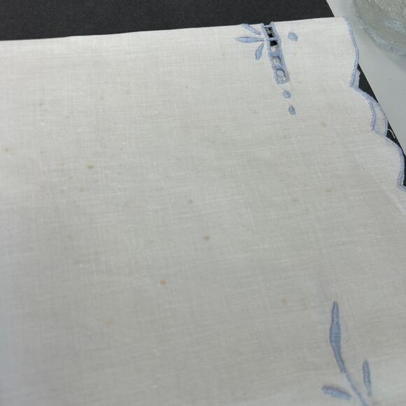 Vintage Embroidered Table Cover Square 30x30 and Matching Napkins Square 10x10 - Picture 12 of 13